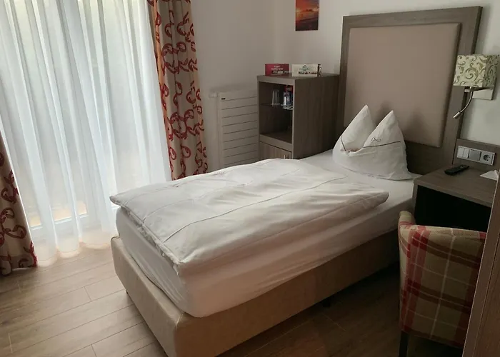 Gaestehaus Alpinia ゲストハウス